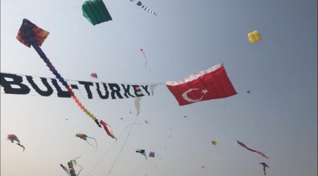 Türk Bayrağı Uçurtma Hindistan Semalarında