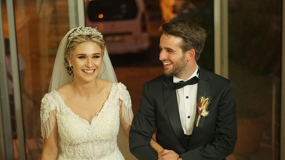 Bir yıldız daha kaydı, Sanatcı ı Mesut Çakır mutluluk kapısını Tuğçe Selamet'le araladı