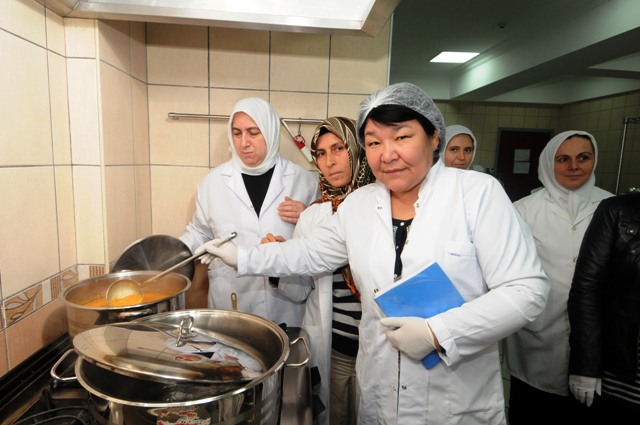 Kazaklara Bağcılar'da Aşçılık Eğitimi
