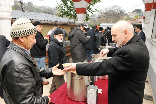 Aşure Dağıtımlarına İlgi
