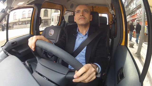 Maliye Bakanı Taksici Oldu