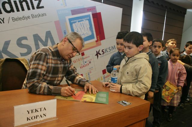 ünlü Yazar, Sunucu Yekta Kopan Küçükçekmecede