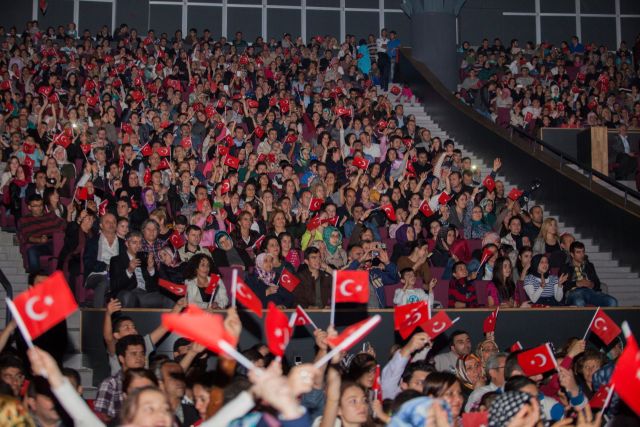 Sibel Can'dan Küçükçekmece'de Cumhuriyet Konseri