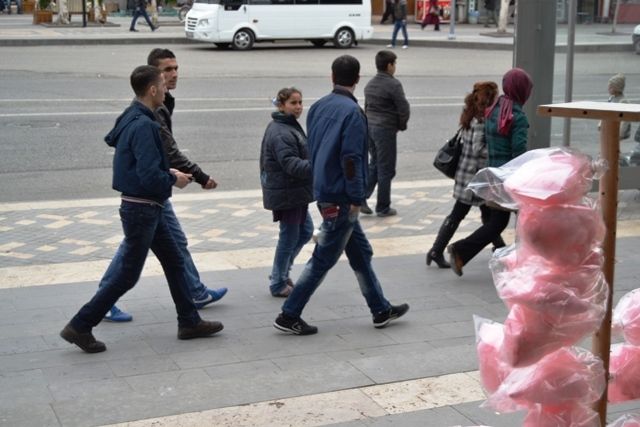 Dilencilik Yapan çocuklar Polise Yakalandı.