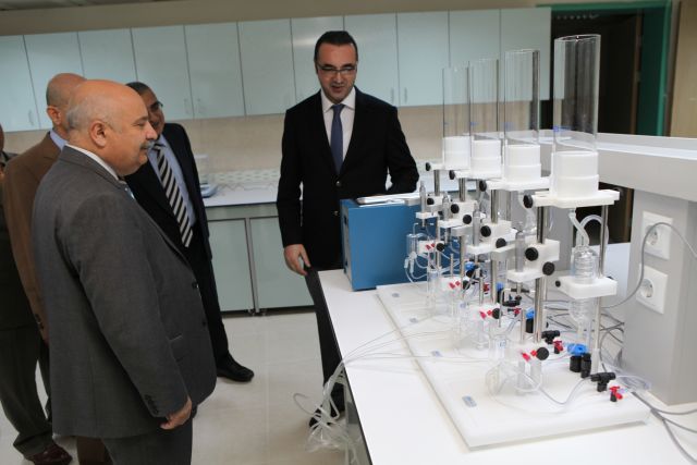 Rektör Gönüllü, Tıp Fakültesi Binasında İncelemelerde Bulundu