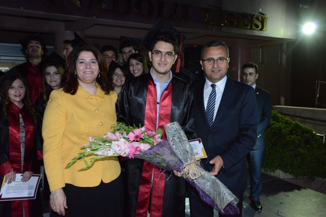 Vali Demir Ve Ailesinin Gurur Gecesi