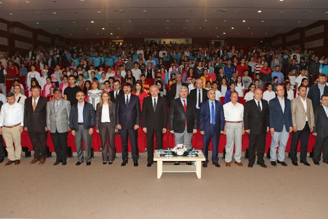 Genç Yetenekler Kupalarını Aldılar
