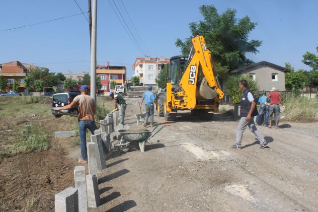 Keşan Belediyesi Kaldırım Ve Yol çalışmalarını Sürdürüyor.