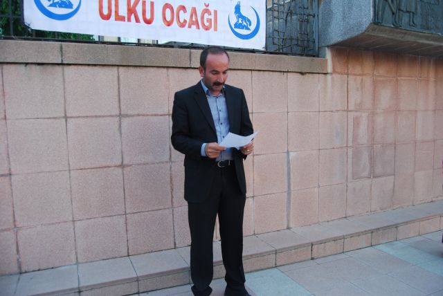Malkaralı ülkücüler Türk Bayrağının İndirilmesine Sessiz Kalmadı!