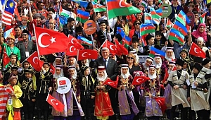 Barış ve kardeşliğin festivali kortejle başladı