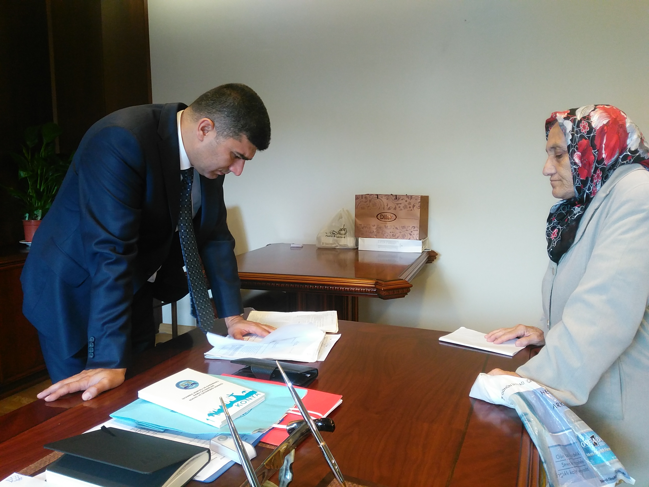 Kaymakam Zeyit Şener, Emine Teyze'nin Derdine Ortak Oldu