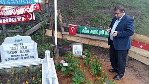 Selami Aykut, Eren Bülbül ve Babasını Kabri Başında Andı