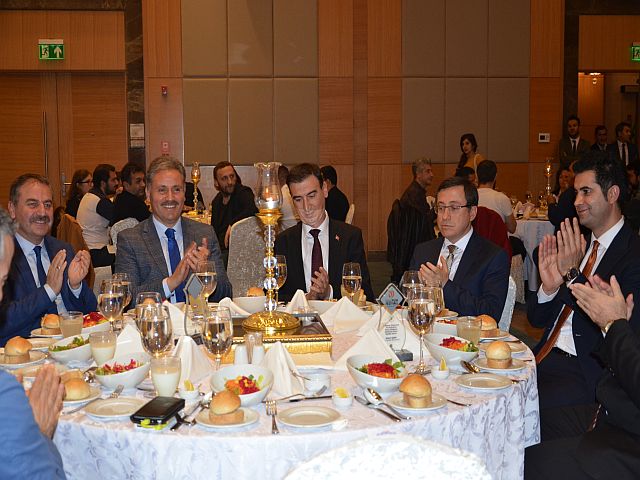 Malatya Büyükşehir Belediyesinden Festival sponsorlarına plaket verildi