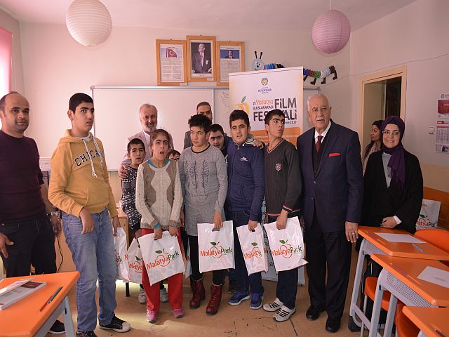 Malatya Girişim grubu Çocukları unutmadı