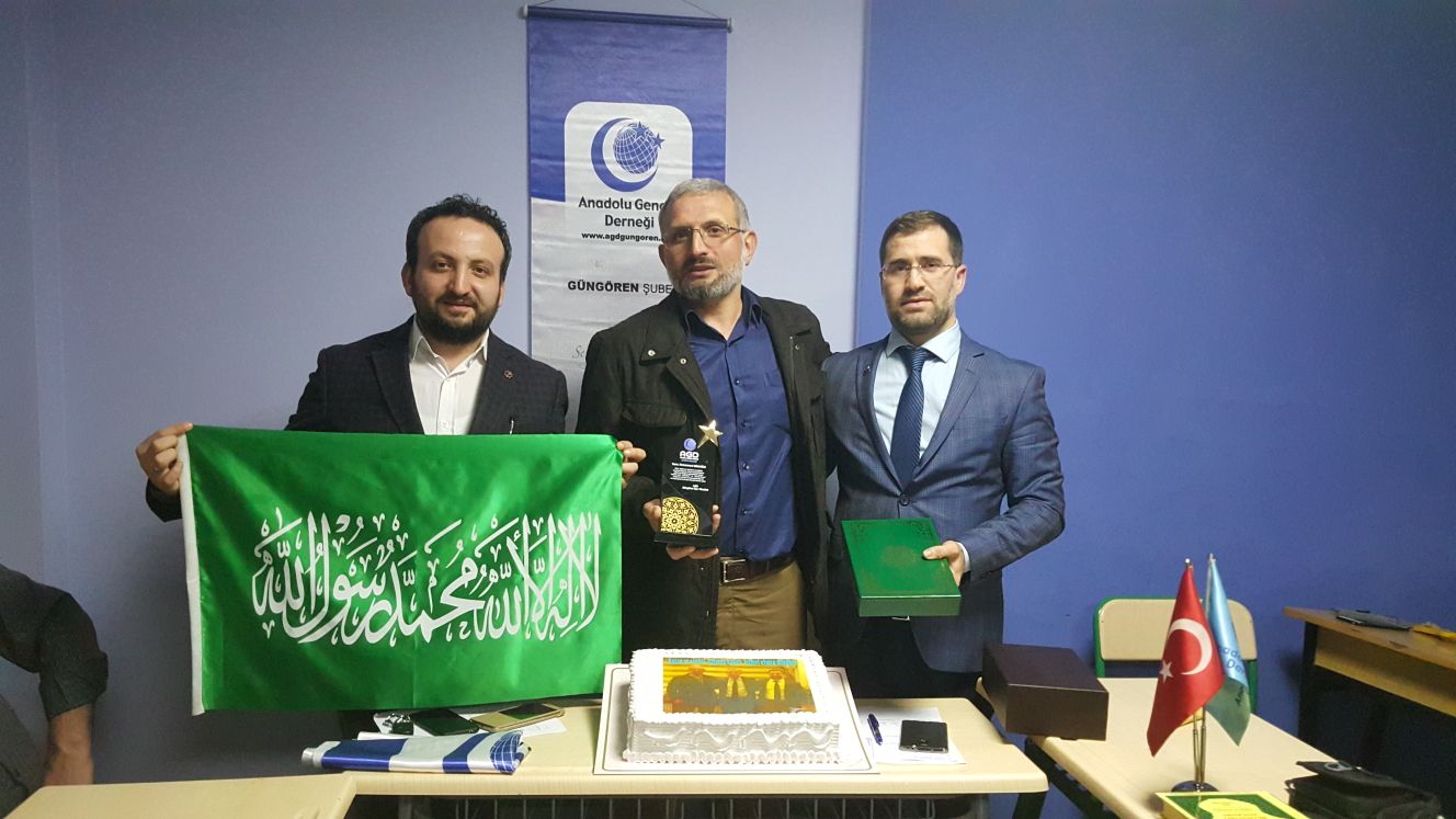 Muhammet Resuloğlu Bayrağı Fethi Recep İnal'a Teslim Etti