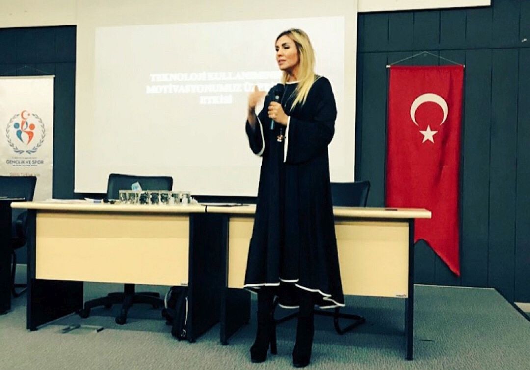 Pınar Holt; Teknolojinin nimetlerinden yararlanalım ama hayata spor ile bağlanalılm