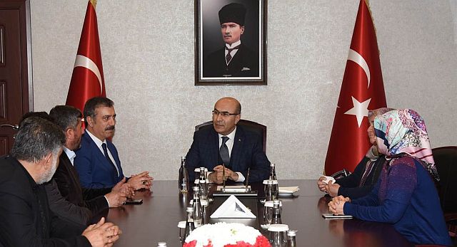 AFRİN’DEKİ MEHMETÇİĞE MORAL İÇİN GİDEN ŞEHİT AİLELERİNDEN VALİ DEMİRTAŞ’A ZİYARET