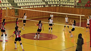 LİSELER ARASI VOLEYBOL TURNUVASI BAŞLADI