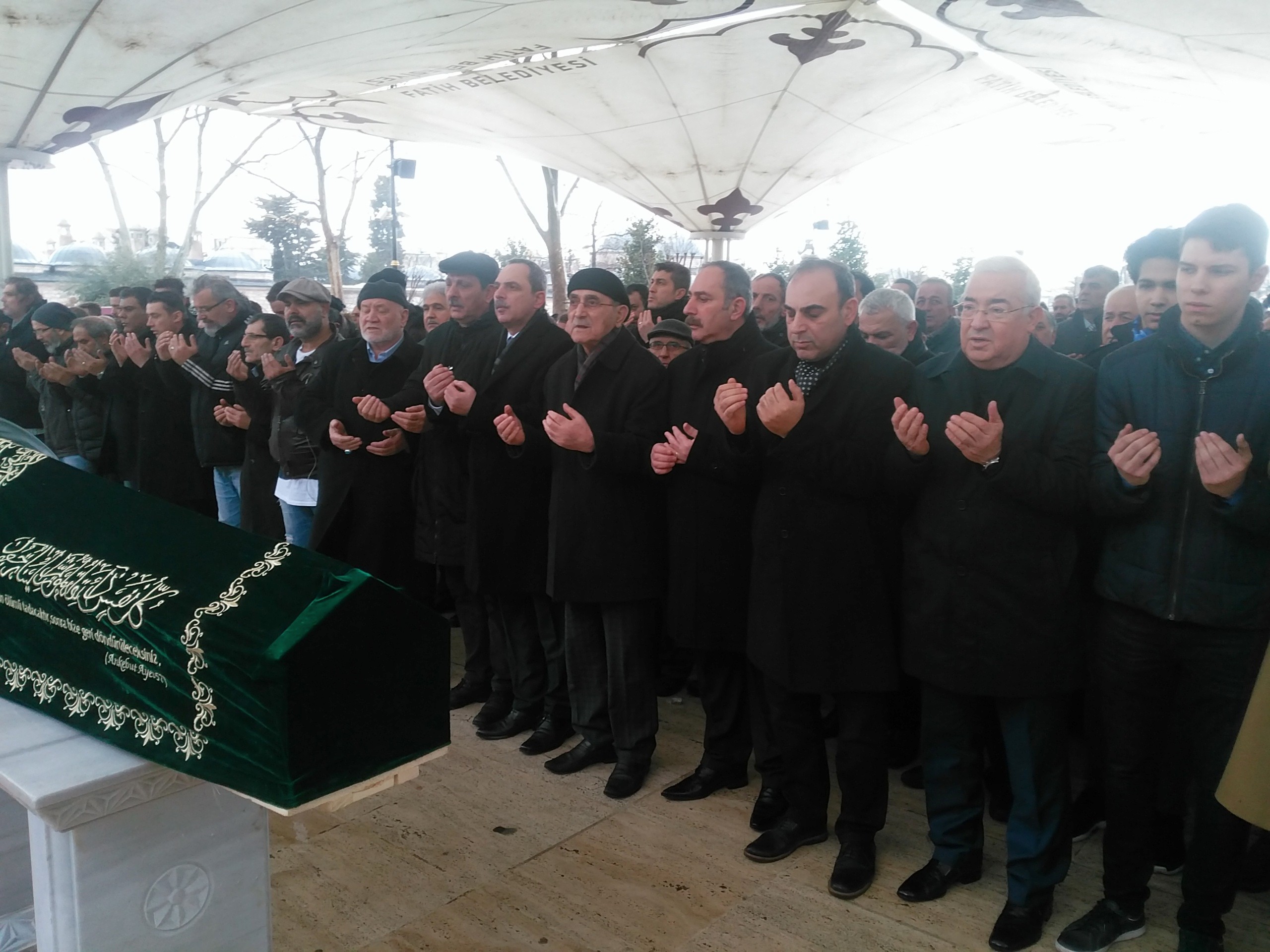 Mesut Şengün, annesi Bahriye Şengün'ü dualarla son yolculuğuna uğurladı