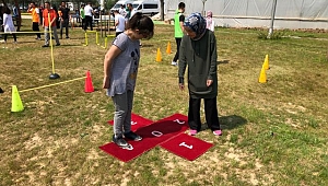 Üniversiteli abi ve ablalarıyla spor yapıp eğlendiler