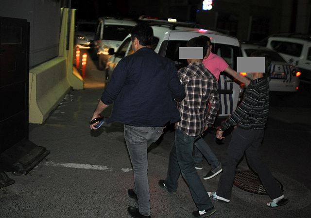 Kapkaç çetesi polisin kucağına düştü