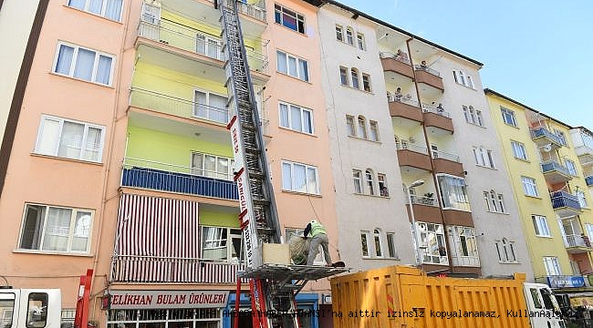EVDEN DÖRT KAMYON ÇÖP ÇIKARILDI