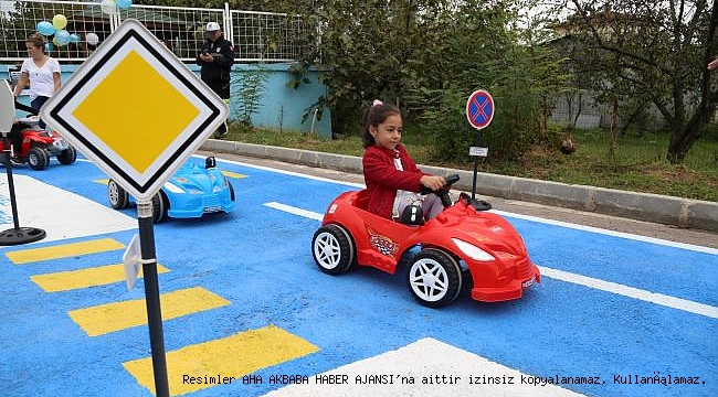 Miniklere uygulamalı trafik eğitim parkuru