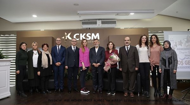 Lady Gaga'yı Giydiren Türk Modacı Zeynep Kartal