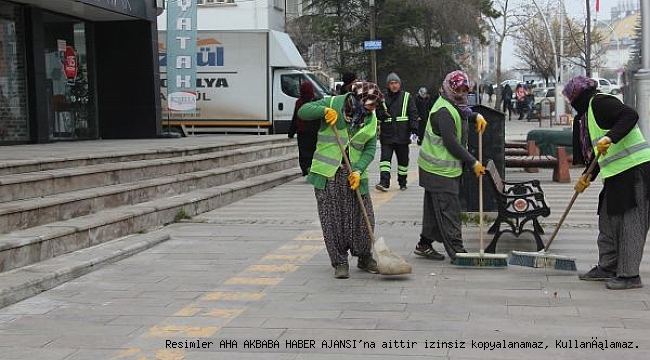 Seydişehir’de Cadde Temizliğine Kadın Eli Değdi