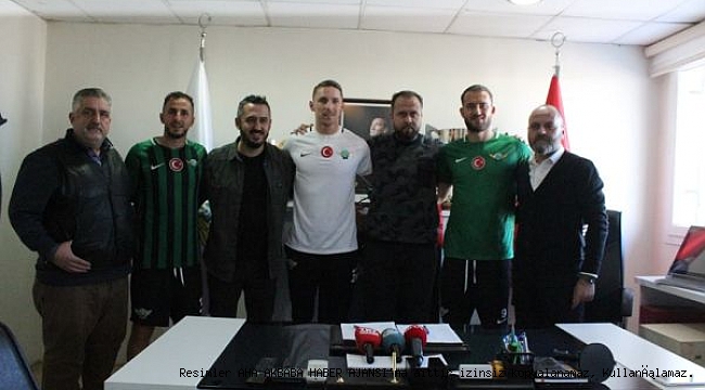 Akhisar'dan 3 İmza