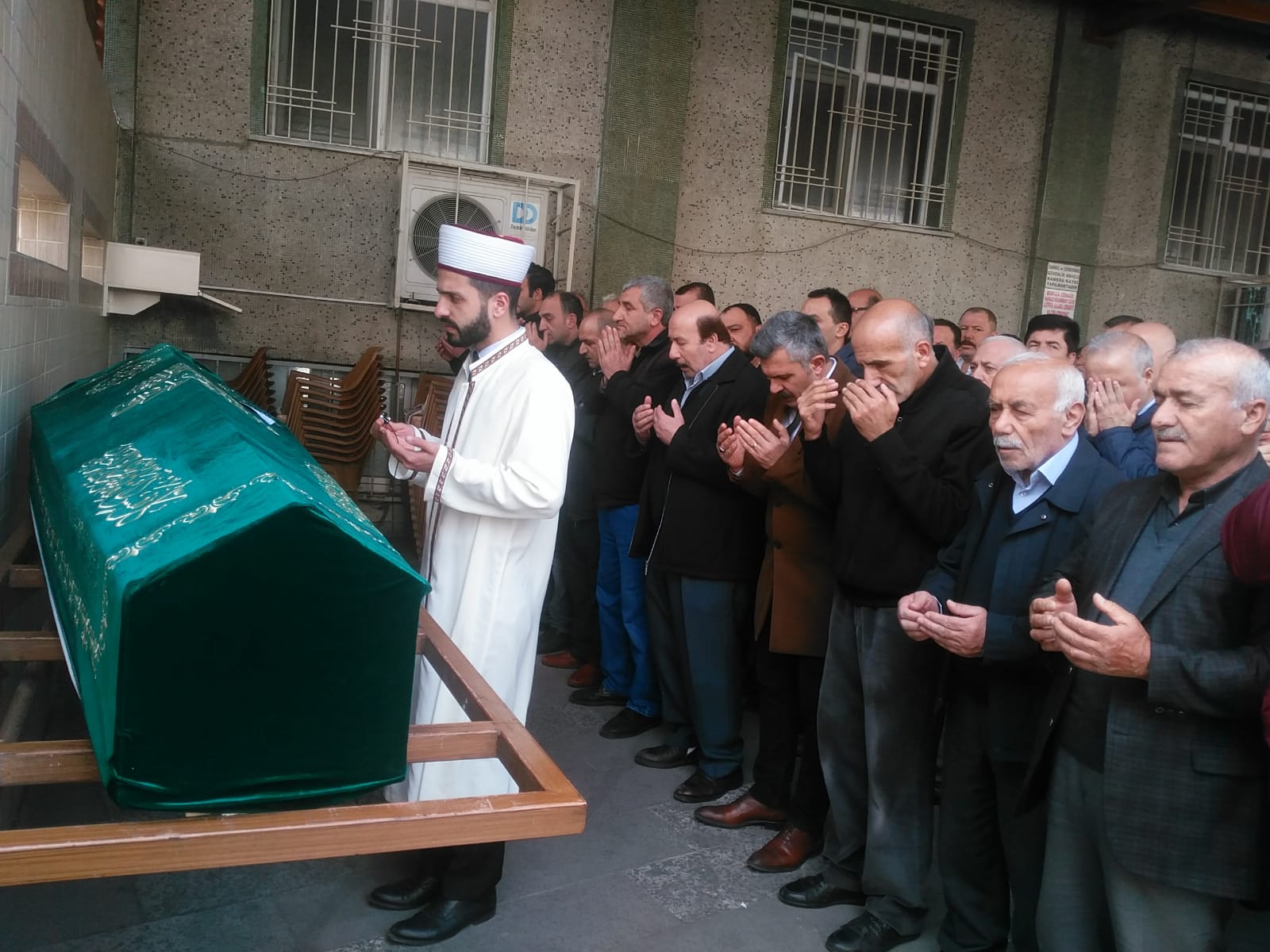 Aliseydi Ulutaş sevenlerinin duası ile ebediyete uğurlandı