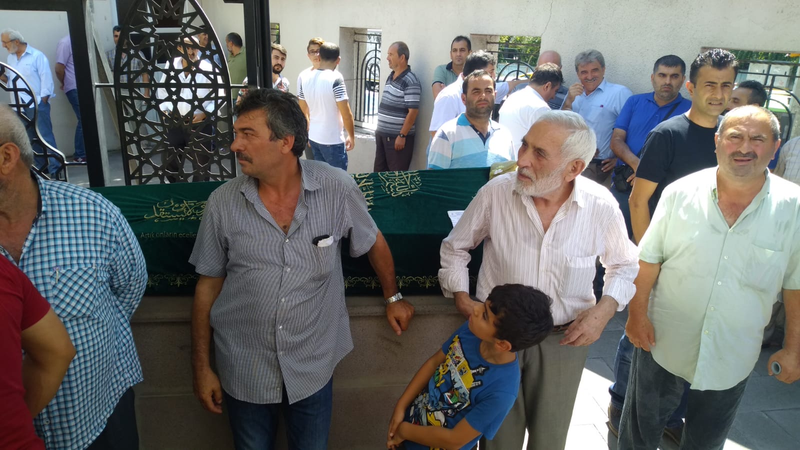 Sivaslı Emine Öztürk'ün son vedalarında gözyaşları sel oldu