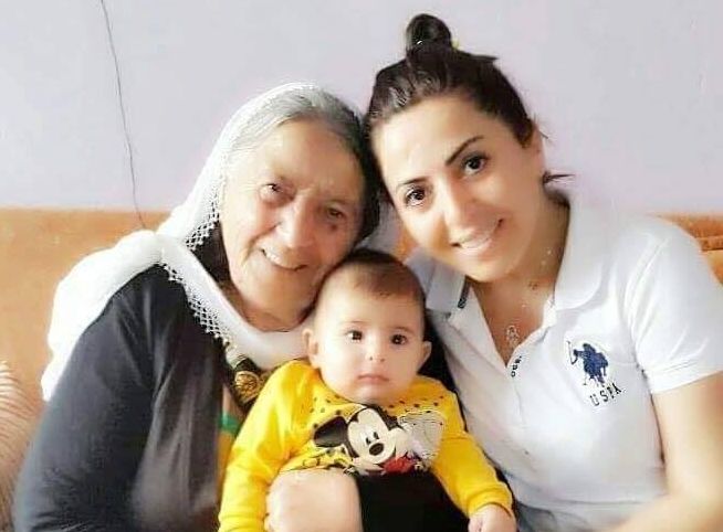 Sanatcı Derinsu Annesi Cemile Arslan'ı kaybetmenin acısını yaşadı