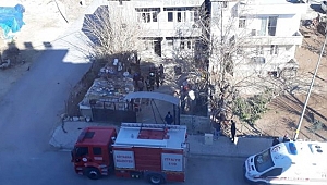 Ev Yangınında 1 Kişi Dumanından Zehirlendi