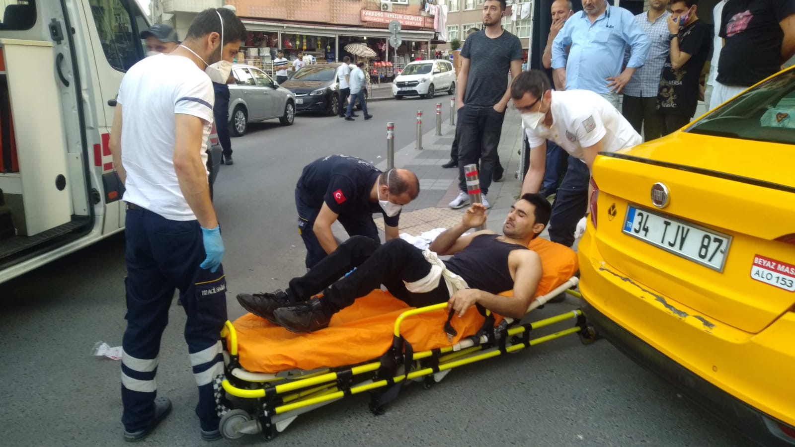 2 lira bahane edip adam bıçaklayıp, gasp ettiler