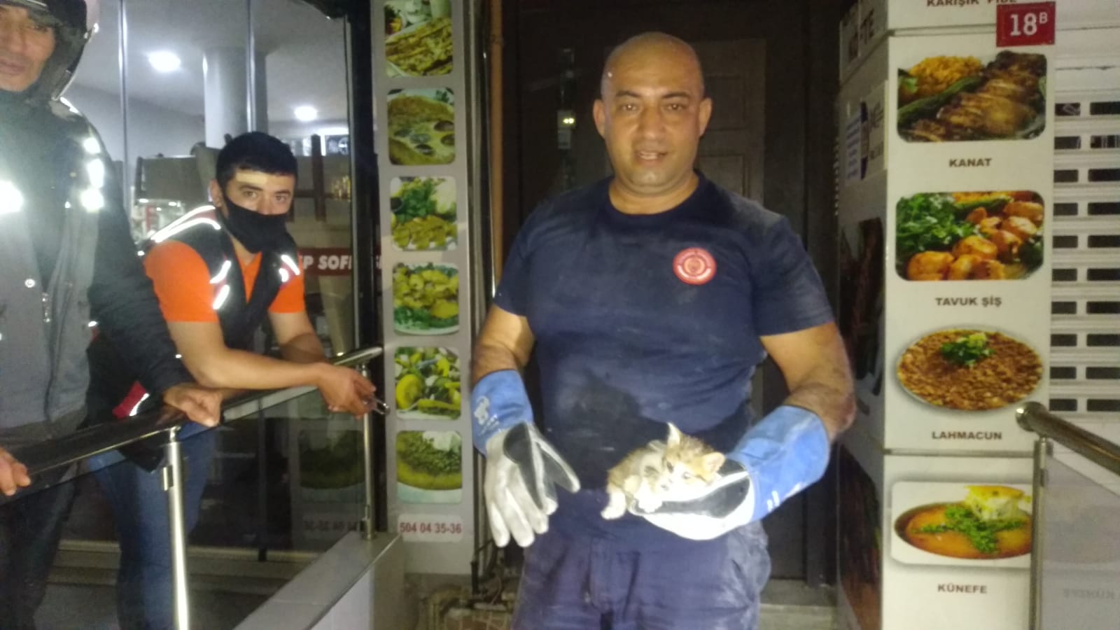 Kedi yavrularını kurtarmak için mahalle ayağa kalktı, itfaiye seferber oldu