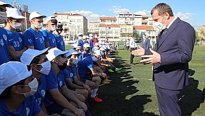 Ömer Arısoy Amatörler ve Gençlik İçin Kesenin Ağzını Açtı: 272 Bin TL Destek