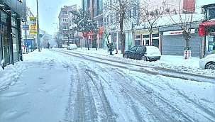 Makarada kar yağışı etkisini gösterdi 