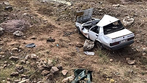 Beypazarı'nda araba dereye uçtu, aile ölümün eşiğinden döndü