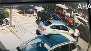 Hamile kadın ve yanındaki çocuğu araçların arasında kaldı