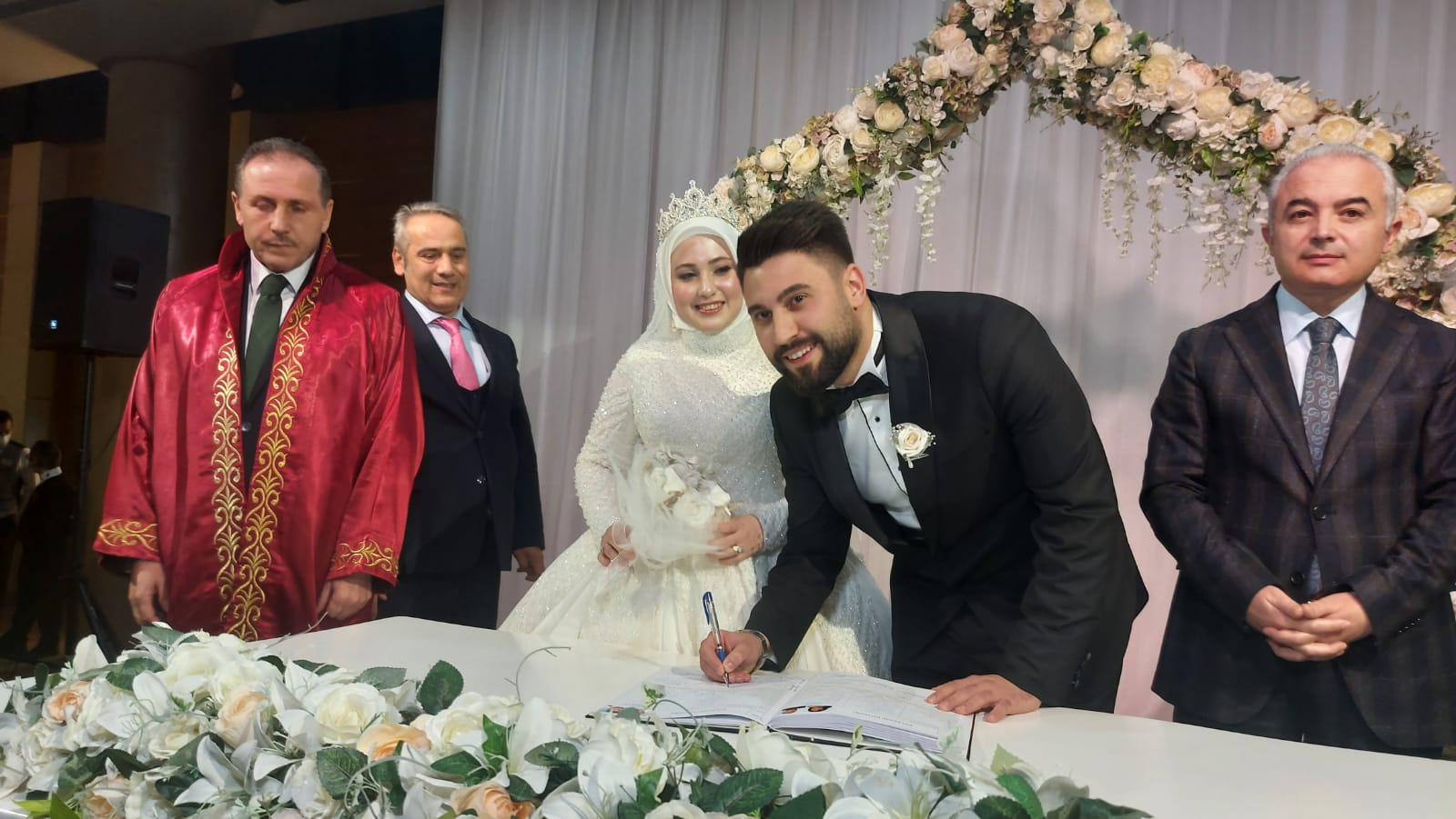 Ahmet Yunus Tunç ve Betül Bayar bir ömür mutluluğa nikah masasında Evet dediler