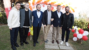 Şafak Sezer ve Arda Turan Şile'de özel bireylerle buluştu