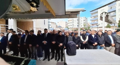 MHP Güngören Teşkilatı, İlçe Yöneticisi Mustafa Omak'ın Acı Gününde Yanında Oldu