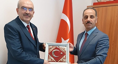 Başkan Mustafa Akbaba, Çekerek İlçe Milli Eğitim Müdürün Zeki Akkan'a Teşekkür Etti