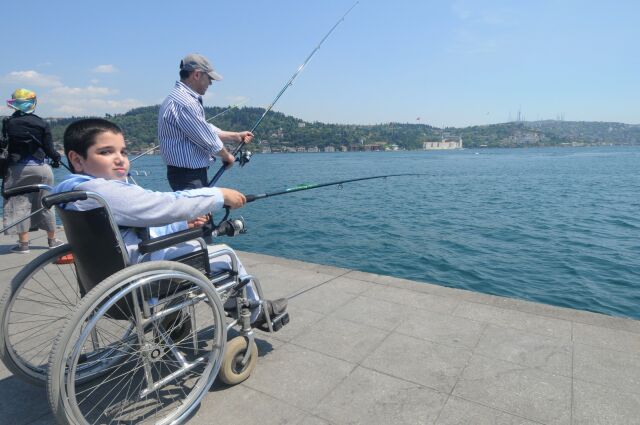 Engelliler Boğazda Balık Tuttular
