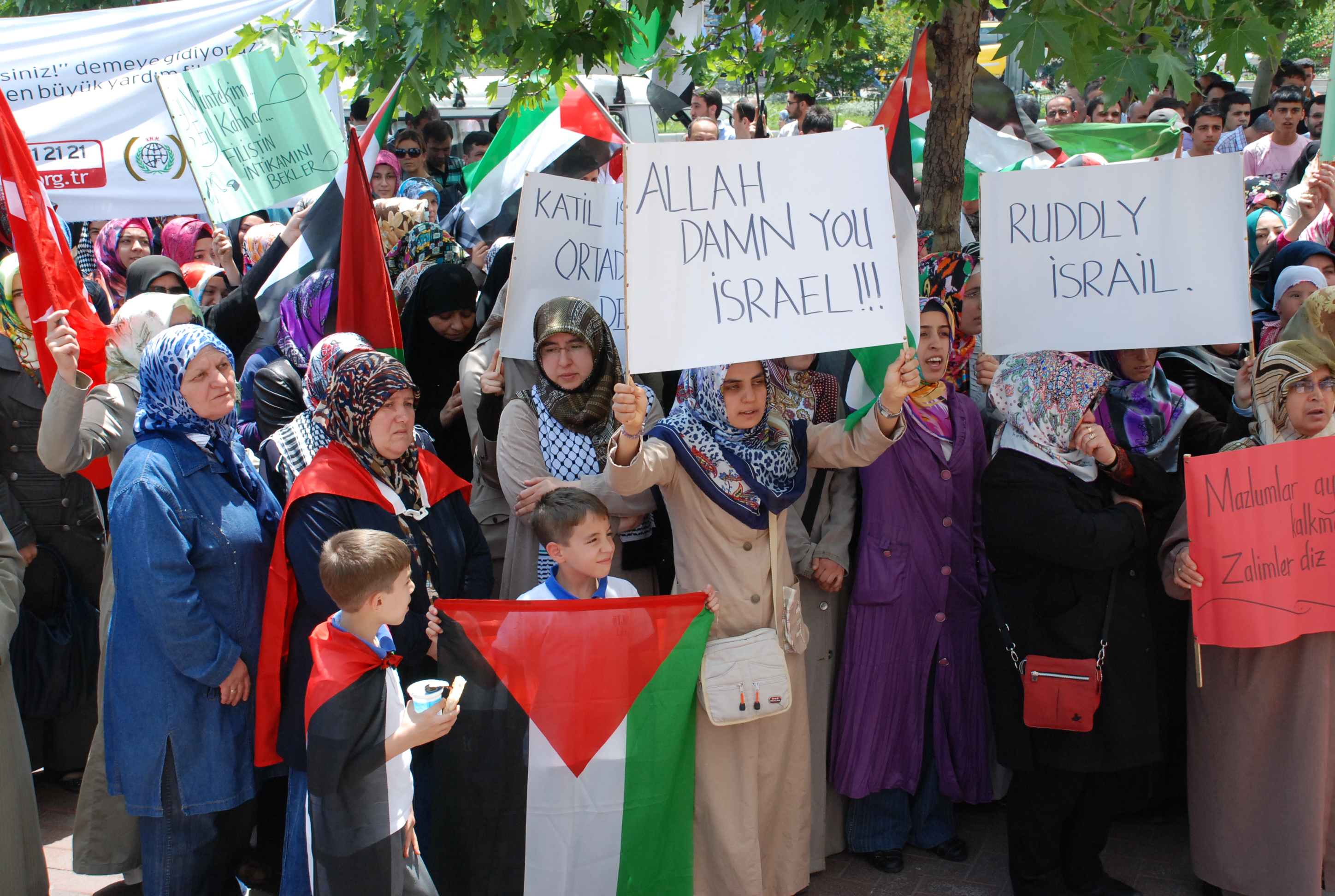İsrail'e Sert Protesto