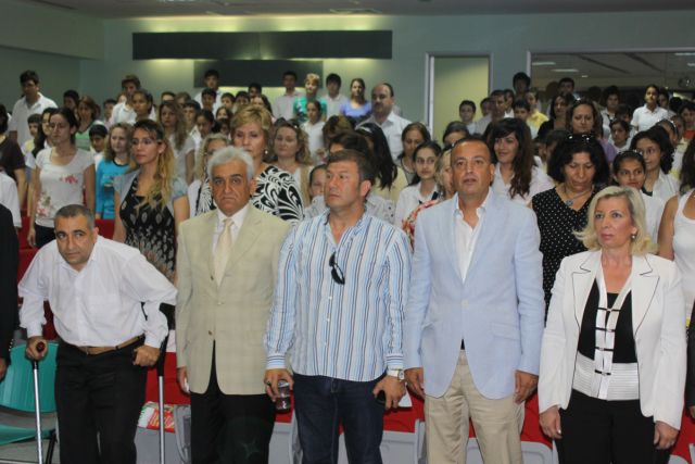 Kapak Topluyor Engelleri Aşıyor