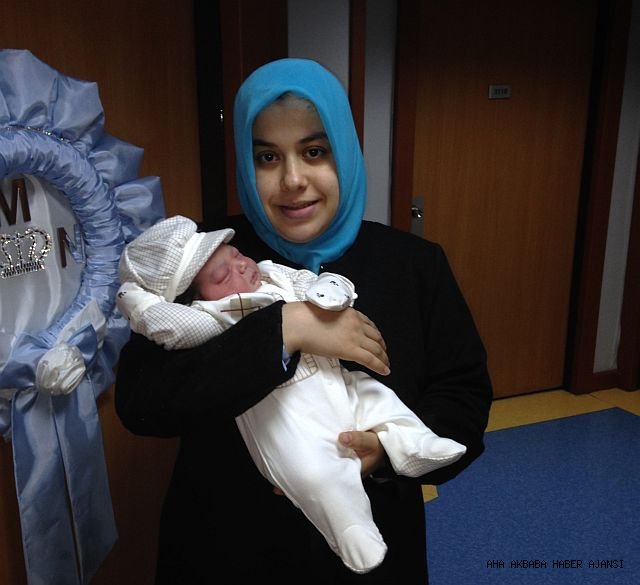 4.550 Gr Ağırlığında ve 58 Cm Uzunluğunda Normal Doğumla Dünyaya Gelen Abdullah Bebek Sağlıkla Hayata Merhaba Dedi.