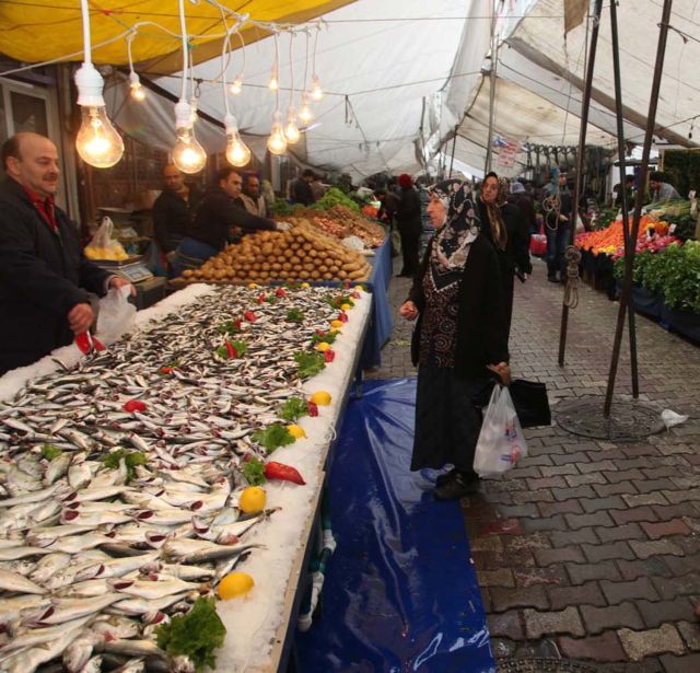 Esenler'de Balık Tezgahları Kokmuyor