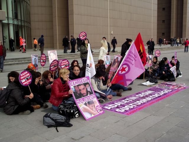 Cem Garipoğlu'na En Ağır Ceza Baba Garipoğlu'na Beraat